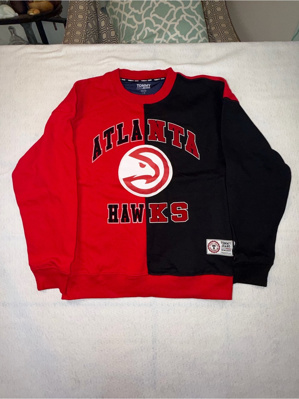 Tommy Hilfiger Red & Black Atlanta Hawks Split Crewneck Sweatshirt NWT NBA XXL